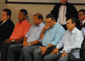 Jadielson (segundo da direta para esquerda) alegou 'esquecer' de tudo que havia dito em juízo