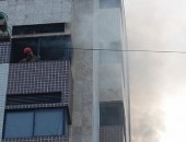 Após uma hora de trabalho, os bombeiros conseguiram controlar as chamas