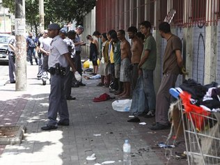 PM faz blitz em usuários de crack na rua General Marcondes Salgado