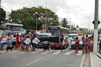 Moradores fizeram protesto em Jaraguá