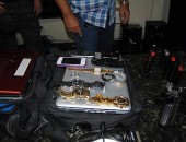 Polícia Civil apresenta armas e objetos roubados por quadrilha