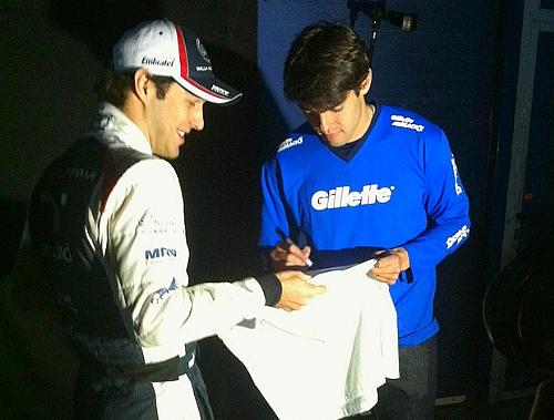 Kaká encontra com Bruno Senna nos boxes de Jerez de la Frontera