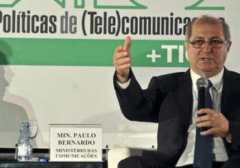 O ministro das Comunicações, Paulo Bernardo, fala sobre as prioridades do setor, durante o 10º seminário Políticas de (Tele)comunicações + TICs