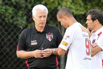 Leão confirma Luis Fabiano na quarta