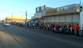 Em Arapiraca, grande fila de eleitores no último dia da revisão biométrica