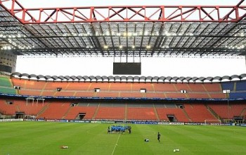 Estádio San Siro em treino do Barcelona: palco estará lotado nesta quarta-feira