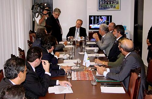 Reunião da bancada do PMDB mais uma vez foi conduzida pelo líder Renan Calheiros