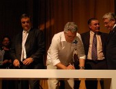 A assinatura de adesão do "Crack, é possível vencer" foi realizada no Teatro Gustavo Leite
