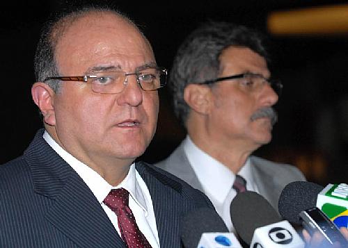 Saída de Romero Jucá e Cândido Vaccarezza faz parte de rodízio, diz Dilma