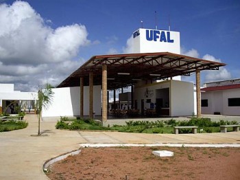 Direção encontra marcas de tiros no Campus da Ufal em Arapiraca