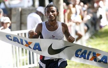 O alagoano Damião Souza está na briga por uma vaga na maratona dos Jogos de Londres