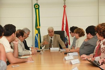 Thomaz Nonô durante reunião com representantes de instituições de ensino