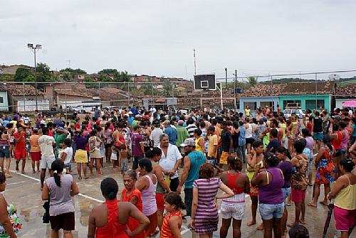 Em Rio Largo, moradores recebem peixe e coco na Semana Santa