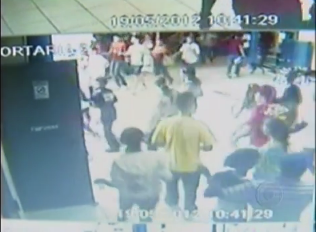Após tremor, clientes correm para sair de shopping em cidade mineira