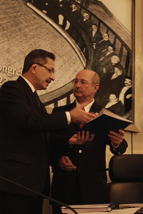 Secretário Luiz Otavio Gomes entregou PLDO ao presidente Fernando Toledo