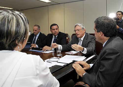 Governador Teotonio Vilela Filho em reunião