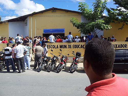 Movimentação na Escola Renato de Mendonça, no município de Pilar