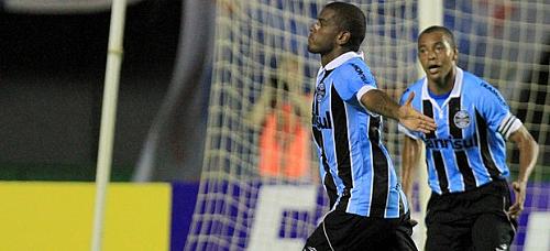Fernando marcou o primeiro gol do Grêmio