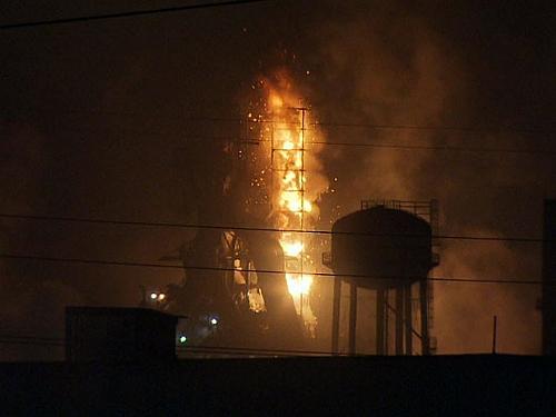 Incêndio atinge alto-forno da Usiminas, em Cubatão, SP