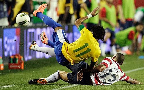 Jones perde a cabeça com a habilidade de Neymar