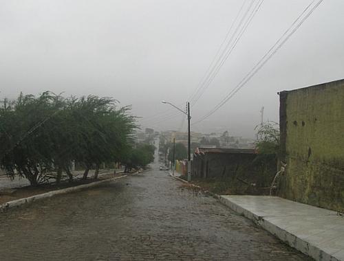 Chuva leva esperança ao sertão de Alagoas