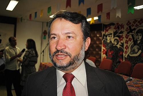 Pinto de Luna lamenta 'doação' do tempo petista no guia eleitoral
