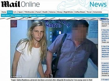 Imagem de reprodução do Daily Mail mostra Galina Ryabkova, 30 anos, em delegacia após comete o crime