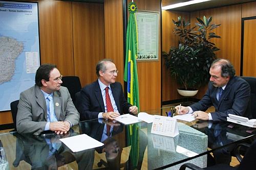 Renan e Luciano estiveram recentemente com o ministro Mercadante pedindo a abertura do curso de Medicina