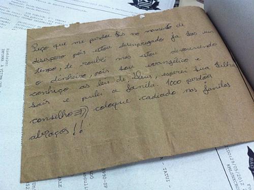 Ladrão deixou um bilhete, escrito à mão, pedindo desculpas e dando dica de segurança para a vítima