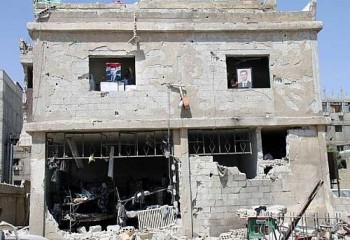 Prédio de das forças de segurança da Síria destruído em explosão de carro-bomba perto de templo em Damasco nesta quinta-feira, 14