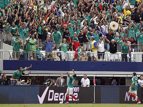 Mexicanos fizeram a festa em Dallas e estragaram a boa fase da Seleção Brasileira