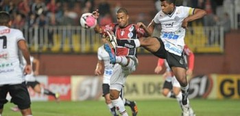 Em jogo disputado, Joinville vence ASA com gol polêmico e tira ASA do G4