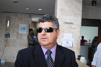 Advogado João Luiz apresentou seu cliente e conversou com a imprensa
