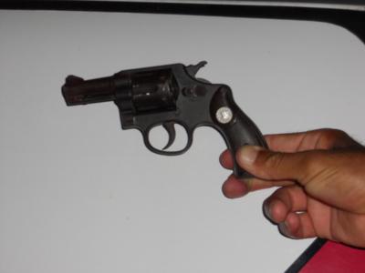 Revólver calibre 22 encontrado com José Edinaldo Faustino Marques