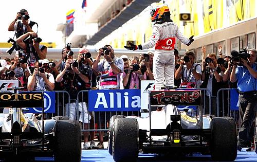 Lewis Hamilton dominou praticamente todo o fim de semana na Hungria