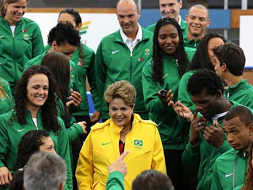 Dilma se encontrou com atletas brasileiros nesta sexta-feira (27) em Londres