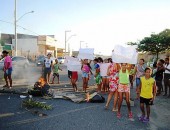 Moradores bloquearam Avenida Senador Rui Palmeira