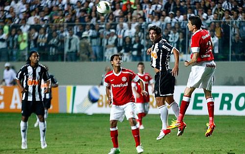 Guilherme, que fazia as funções do atacante Jô, marcou o primeiro gol