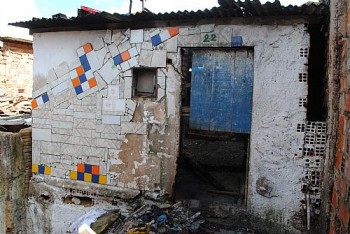 Moradores do Claudionor Sampaio atearam fogo à residência onde menor morava com a família