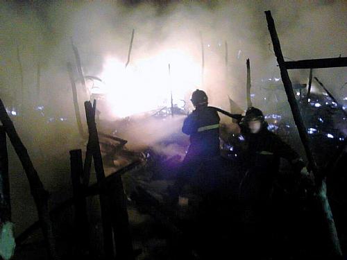 Incêndio destrói barracos na Sururu de Capote