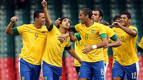 Brasil comemorando o gol