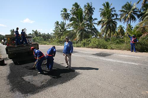 Operação Tapa Buraco recupera trechos danificados nas rodovias do Estado