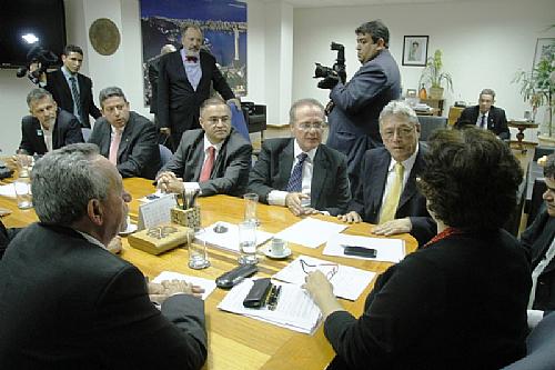 Bancada alagoana, liderada pelo senador Renan, discute a questão do estaleiro com a ministra Izabella Teixeira