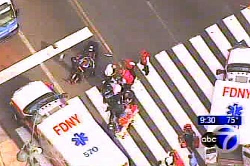 Imagens da emissora ABC mostram movimentação em local de tiroteio, na frente do Empire State, em Nova York