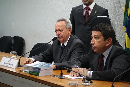 Senador Benedito de Lira (PP-AL) preside sessão