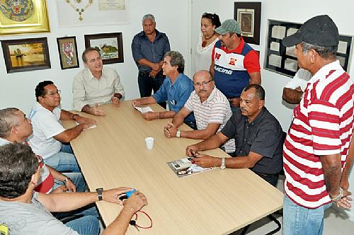 Renan recebeu representantes dos servidores da Funasa em Maceió nesta segunda-feira