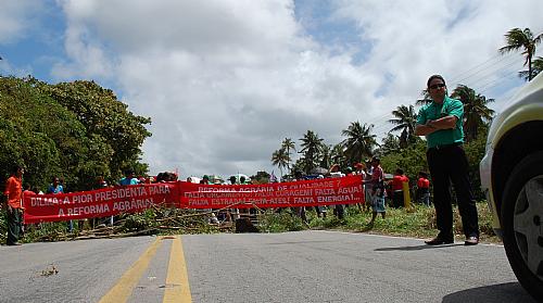Trabalhadores rurais bloquearam rodovias em protesto