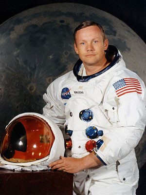 O primeiro homem a pisar na Lua, Neil Armstrong, em 1969.