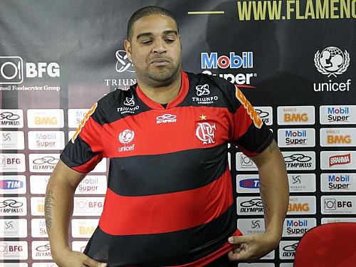 Adriano recebeu camisa 10 da presidente do Flamengo, Patrícia Amorim