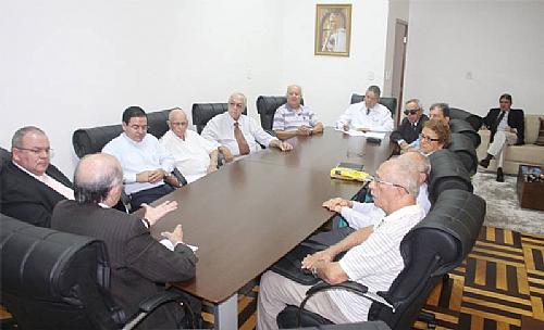Reunião da Mesa Administrativa da Santa Casa de Maceió que definiu pela reabertura da maternidade: decisão do colegiado foi unânime